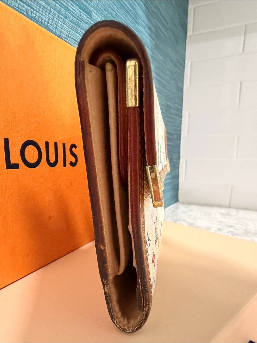 Louis Vuitton w/COA
Monogram Multicolore
International Wallet - Picture 3 of 16